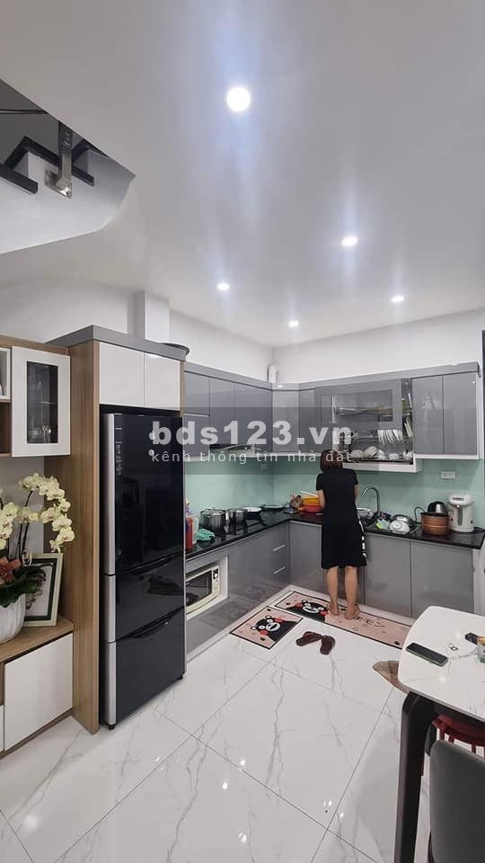 Bán nhà Văn Hương, Quận Đống Đa, diện tích sử dụng 35m2, giá bán 3.1 tỷ đúc kiên cố 4 tầng