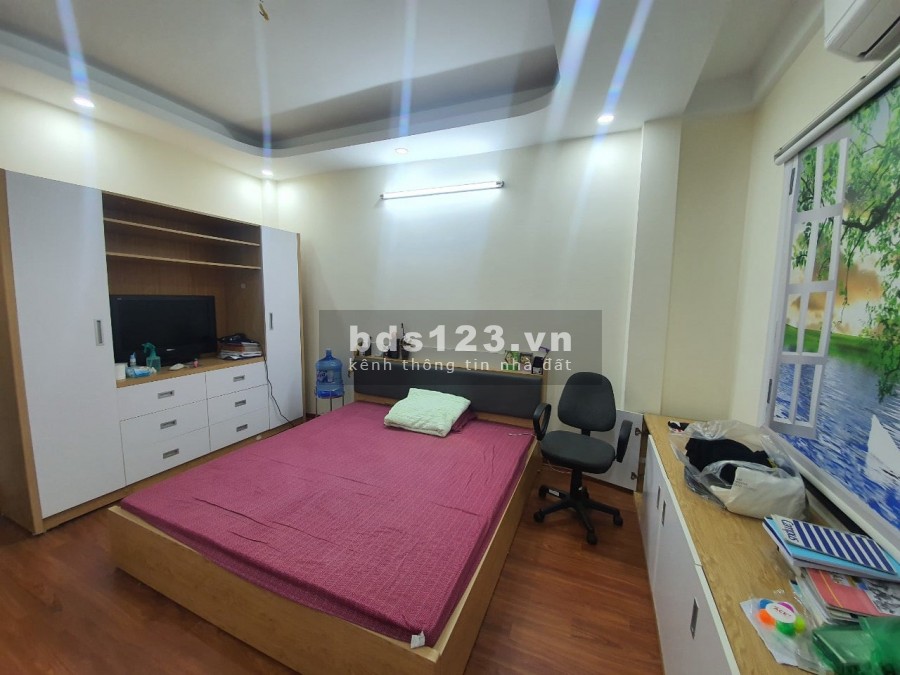 Nhà đẹp nguyên căn Đền Lừ 2 Quận Hoàng Mai dt 33m2 đúc 5 tầng giá nhỉnh 4 tỷ, lh 0969807555