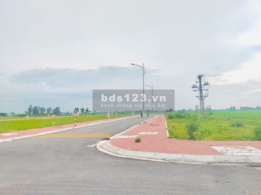 Em còn 2 lô duy nhất view vườn hoa. Hướng Bắc sổ đỏ. trung tâm thị trấn Vương - Tiên Lữ - Hưng Yên