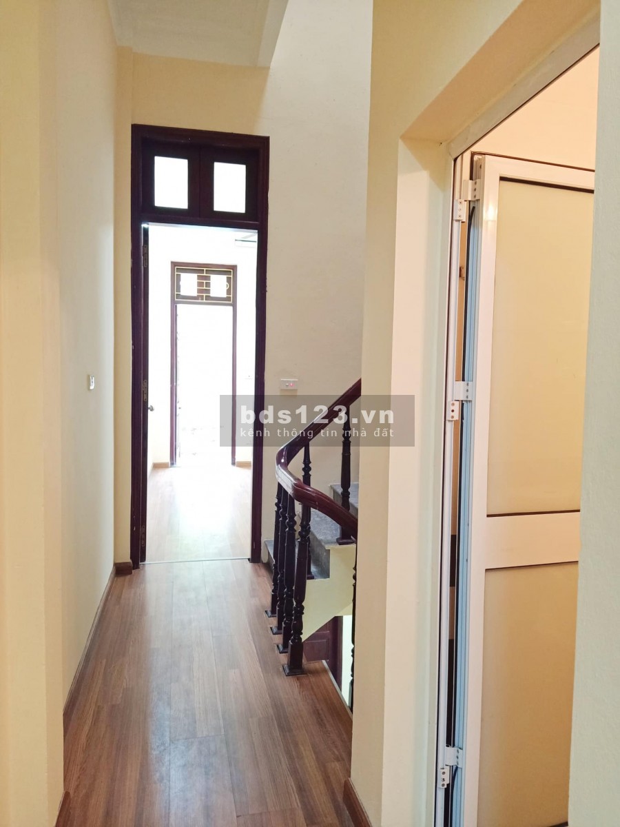 Bán nhà phố Hào Nam, Đống Đa, diện tích sử dụng 38m2, 4 tầng, 4 phòng ngủ, gần phố