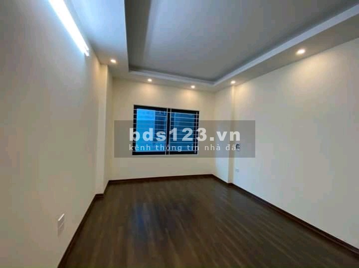 Bán nhà nguyên căn 4 tầng móng 7 tầng mặt phố Hồng Tiến Quận Long Biên, lh 0986209188