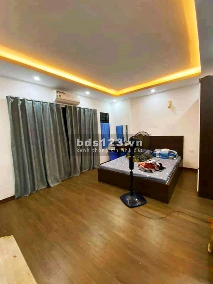 Bán nhà nguyên căn 4 tầng móng 7 tầng mặt phố Hồng Tiến Quận Long Biên, lh 0986209188