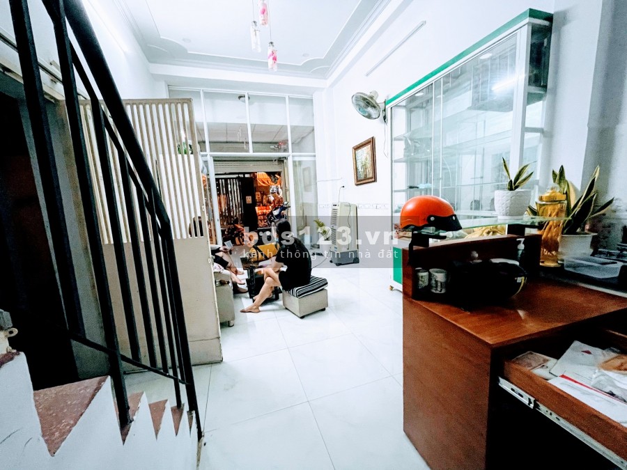 Bất Động Sản Vip Quận Gò Vấp, Nhà 3 Tầng, mặt tiền đường 20m, giá rẻ bất ngờ
