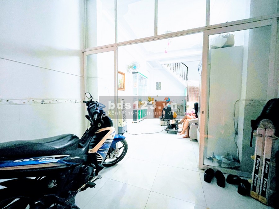 Bất Động Sản Vip Quận Gò Vấp, Nhà 3 Tầng, mặt tiền đường 20m, giá rẻ bất ngờ