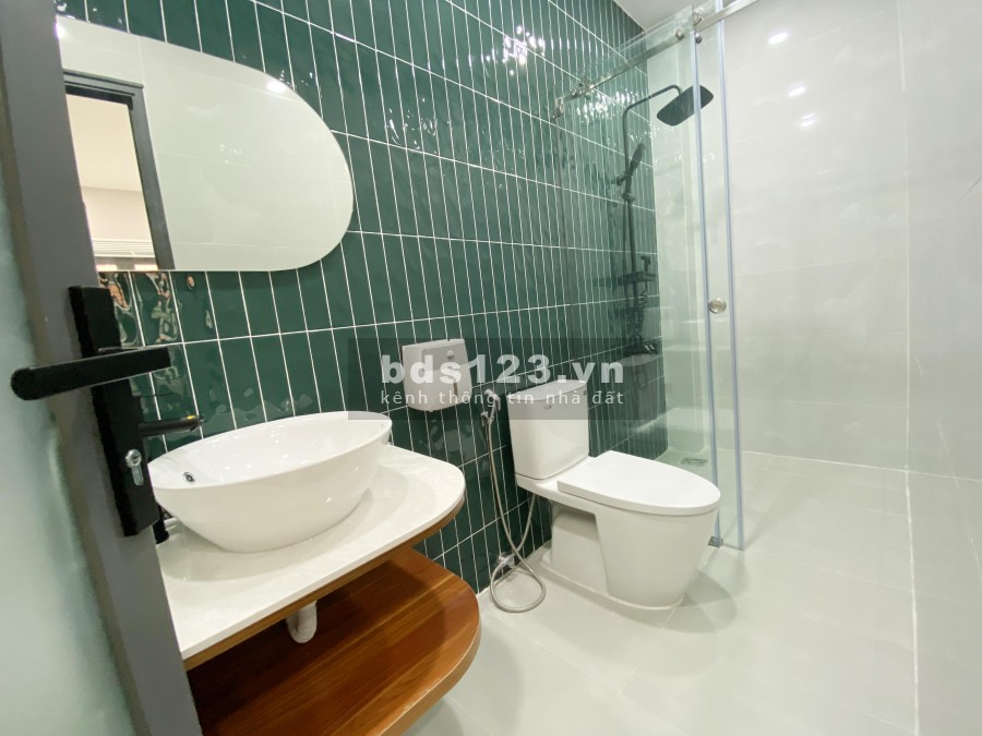 Bất Động Sản Vip Quận Gò Vấp, Nhà 3 Tầng, mặt tiền đường 20m, giá rẻ bất ngờ