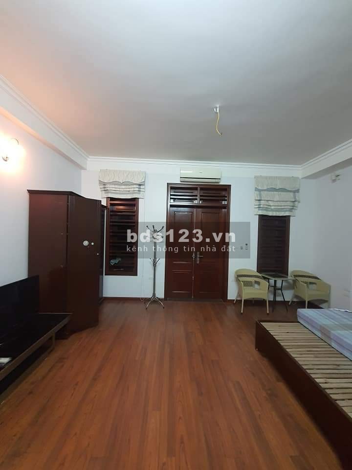 Bán nhà phố Thái Hà, diện tích sử dụng 63m2, 5 tầng mặt tiền 5m, ô tô, kinh doanh