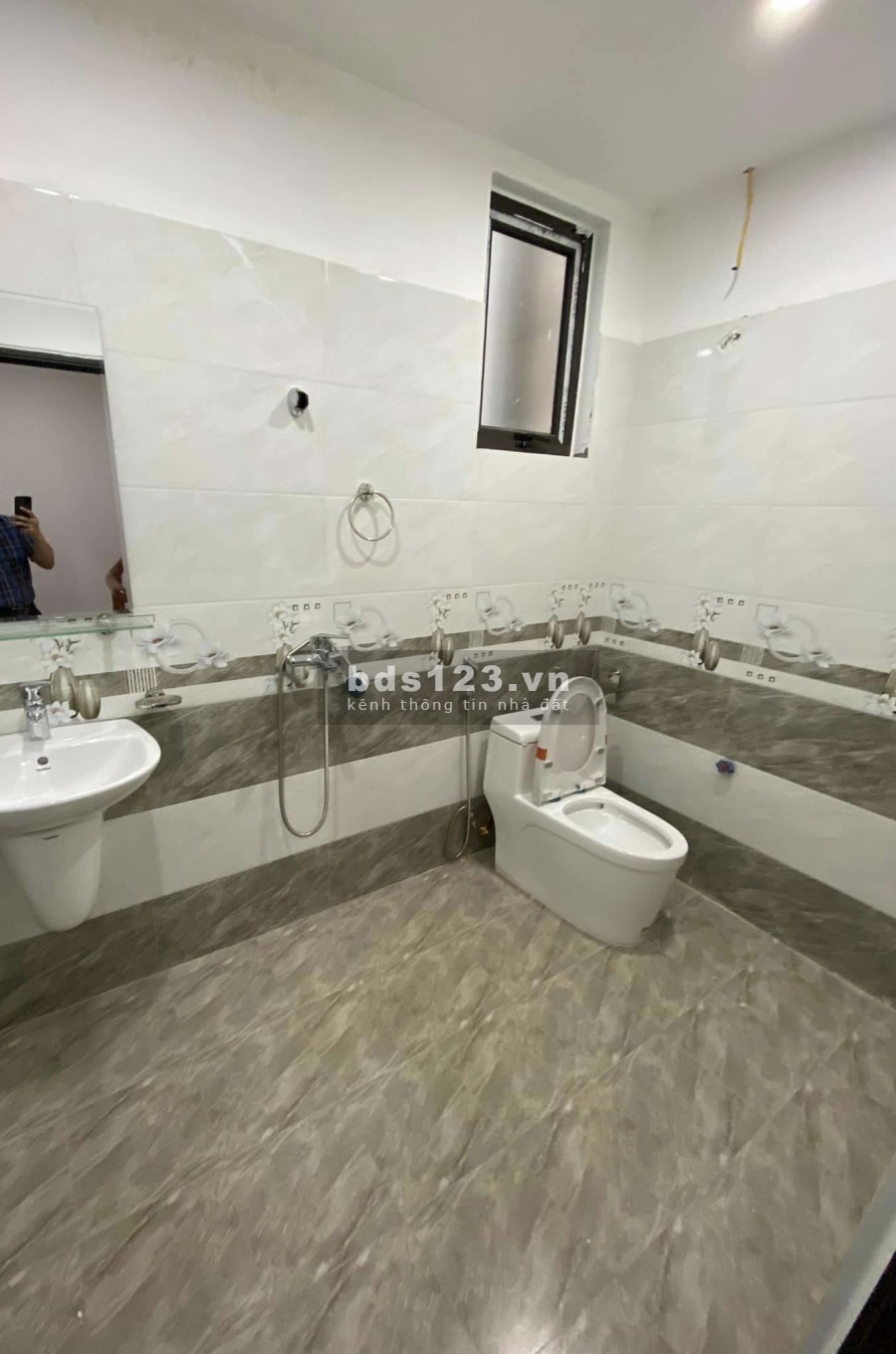 Nhà hiếm Xuân Phương nguyên căn 5 tầng ở sướng ô tô liên hệ 0962157266