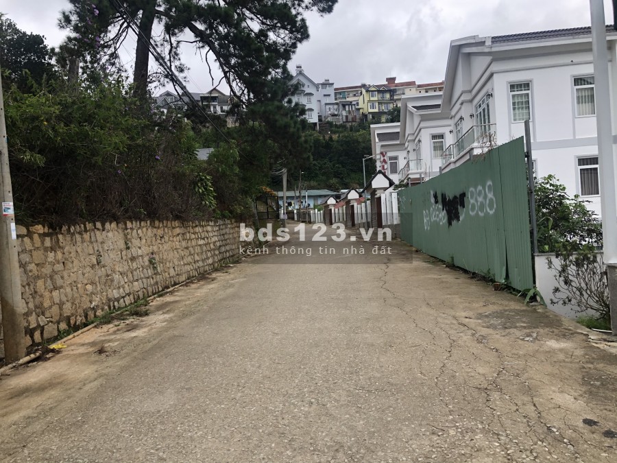 Cần bán lô đất 2 mặt tiền đường Khe Sanh thành phố Đà Lạt giá chỉ 15.3 tỷ thương lượng nhẹ