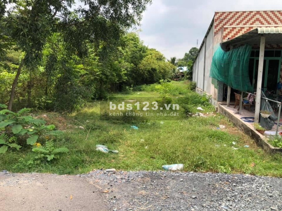 Đất nền diện tích sử dụng 538m2 mặt tiền đường 715 Trung Lập Thượng, huyện Chủ Chi