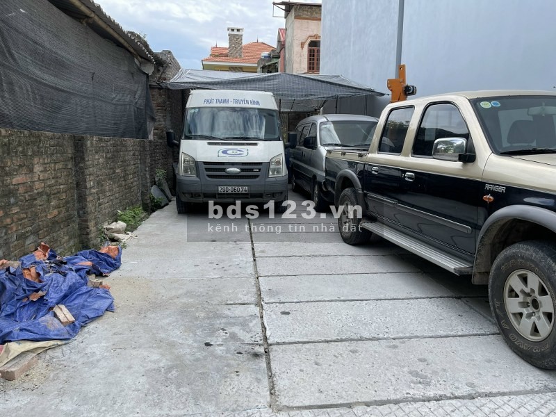 Bán gấp hai mảnh đất 42,9m2 cạnh nhau tại ngõ 366 Ngọc Thụy, ô tô vào tận nhà cực đẹp.