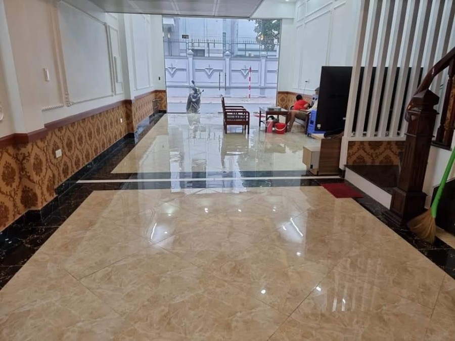 Bán liền kề khu đô thị Văn Quán 5 tầng, vỉa hè rộng, giá 9 tỷ, nhà phân lô vuông vắn