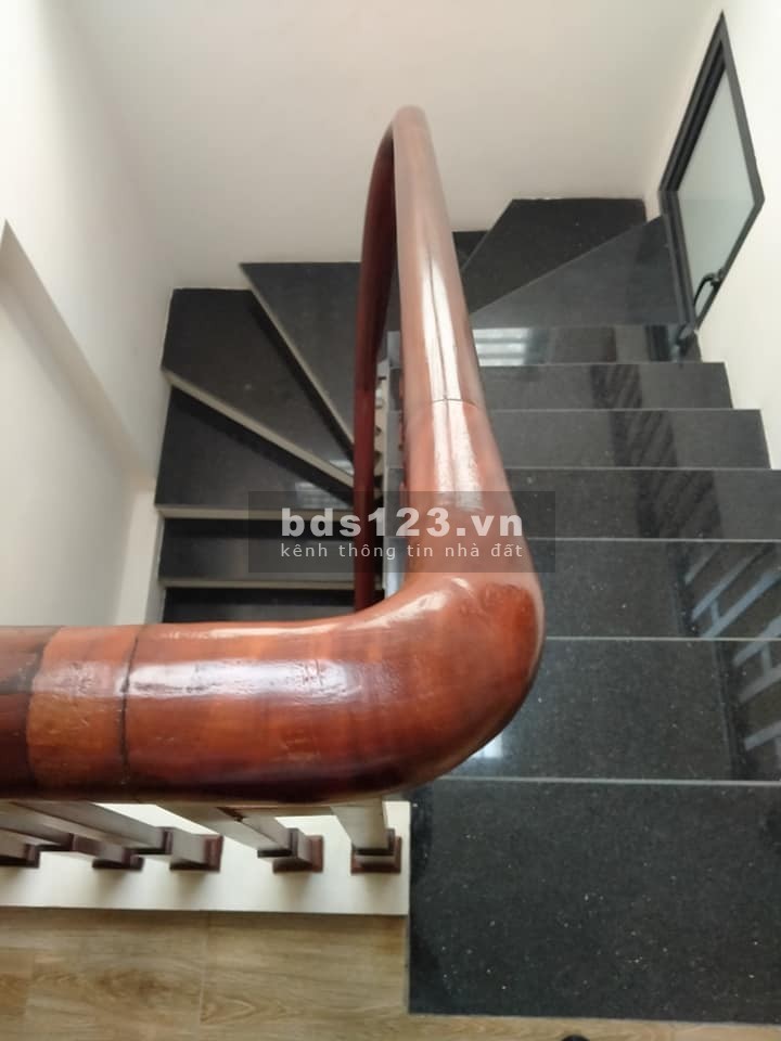 Ngõ thông, đường rộng phân lô kinh doanh ô tô chạy vòng quanh giá bán 5.4 tỷ, sổ đỏ sẵn