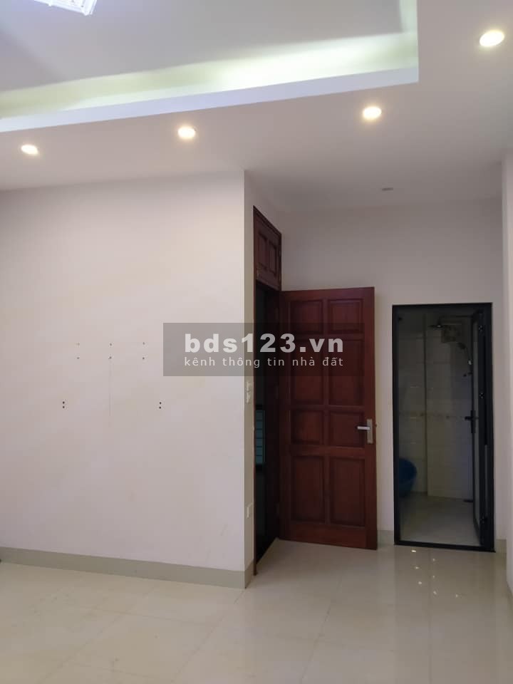 Ngõ thông, đường rộng phân lô kinh doanh ô tô chạy vòng quanh giá bán 5.4 tỷ, sổ đỏ sẵn