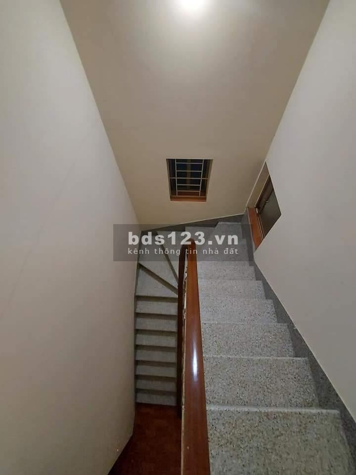 Bán nhà nguyên căn phố Ngũ Nhạc diện tích gần 100m2, giá siêu rẻ 4.65 tỷ, sổ đỏ vuông đẹp