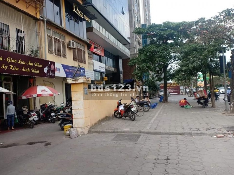 Bán nhà nguyên căn kinh doanh Nguyễn Phong Sắc, dtsd 51m2, giá 4.5 tỷ, lh 0975513371