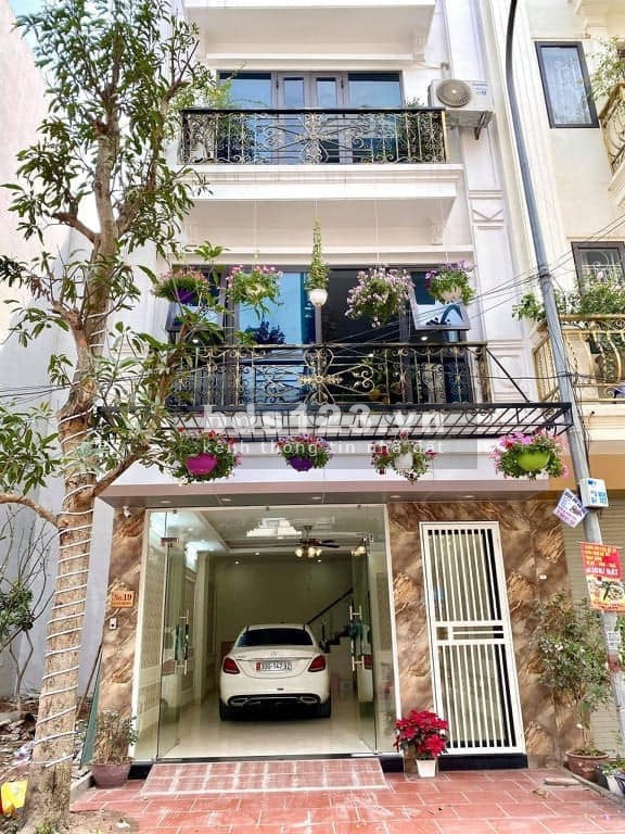 GẤP!!! Bán nhà Nguyễn Sơn, Quận Long Biên 53m2, phân lô ô tô 5.7 tỷ