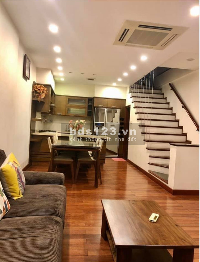 Bán gấp nhà 5 tầng phố Nguyễn Khánh Toàn, Cầu Giấy, dtsd 55m3, ô tô đỗ, giá chỉ 4,5 tỷ