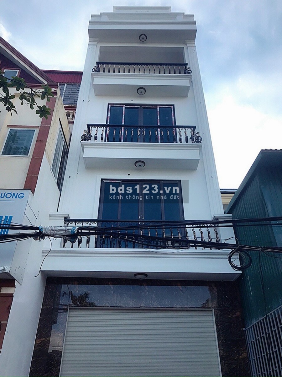Bán nhà mặt phố Vũ Hựu, ph Thanh Bình, diện tích 54.3m2, mt 4.5m, 4 tầng, 3 ngủ, đường to
