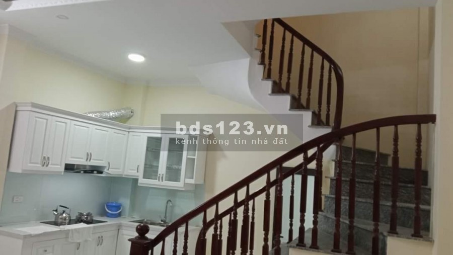 Bán nhà mới Bát Khối gần cầu Vĩnh Tuy diện tích 35m2,5 tầng, mt 4.6m, giá bán 2.65 tỷ