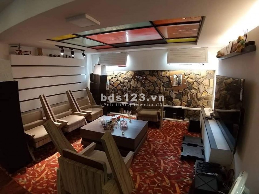 Bán nhà Võ Chí Công đúc bê tông cốt thép 4 tầng, mặt tiền 4m giá 3,6 tỷ, lh 0386420890