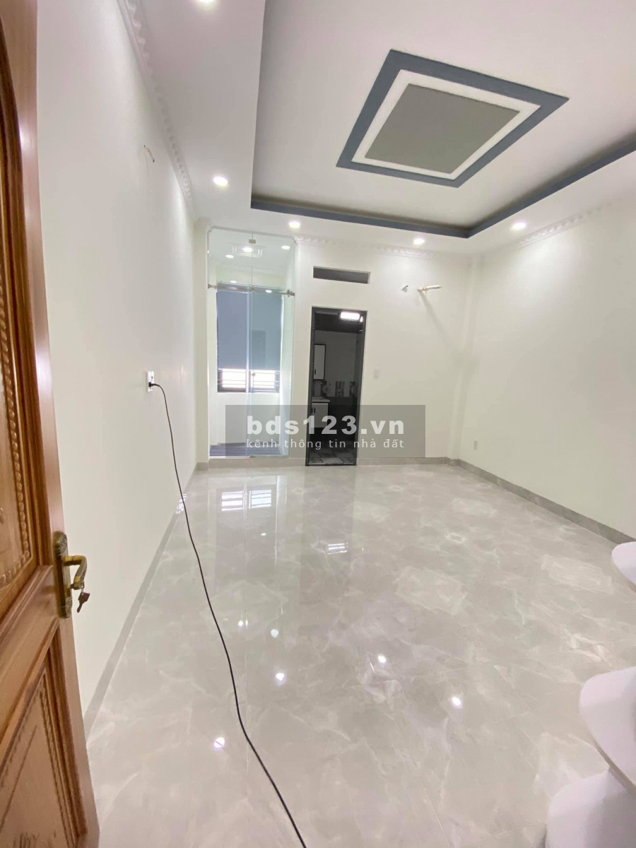 Hot! Lạc Long Quân có nhà cần bán nhà đẹp lung linh ô tô đậu cửa, dtsd 44m2, giá rẻ