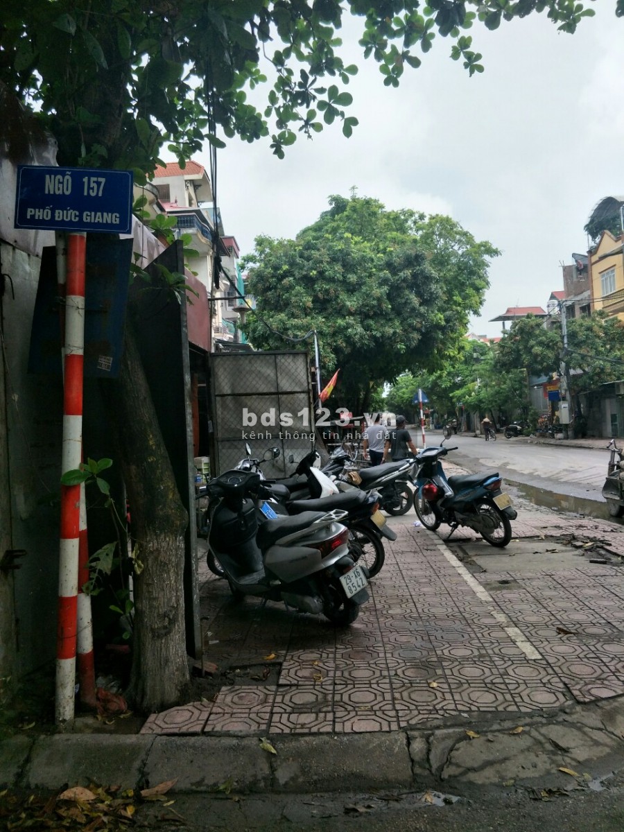 Bán nhà đường Đức Giang, Long Biên 55M2, C4, MT6M, Giá 3.45 tỷ, Ô tô 7C, Phân lô, 2 thoáng.