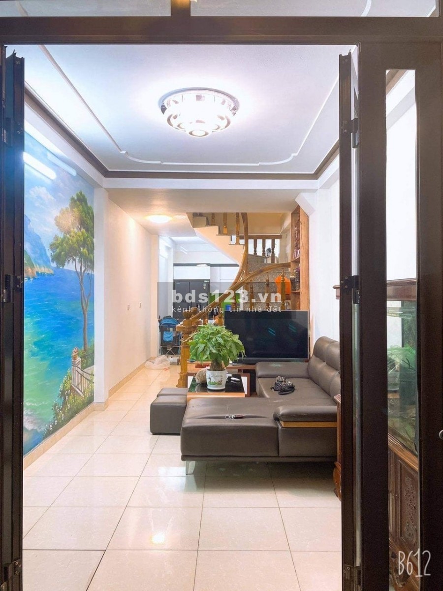 Bán nhà nguyên căn Tây Hồ hai mặt thoáng đúc kiên cố 5 tầng, giá đầu 2 tỷ, lhcc