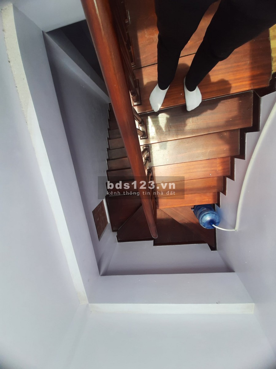 Cần bán gấp nhà KD ô tô Nguyễn Đức Cảnh, Hoàng Mai 48M x 5T chỉ 6,1 tỷ. LH: 0886644228