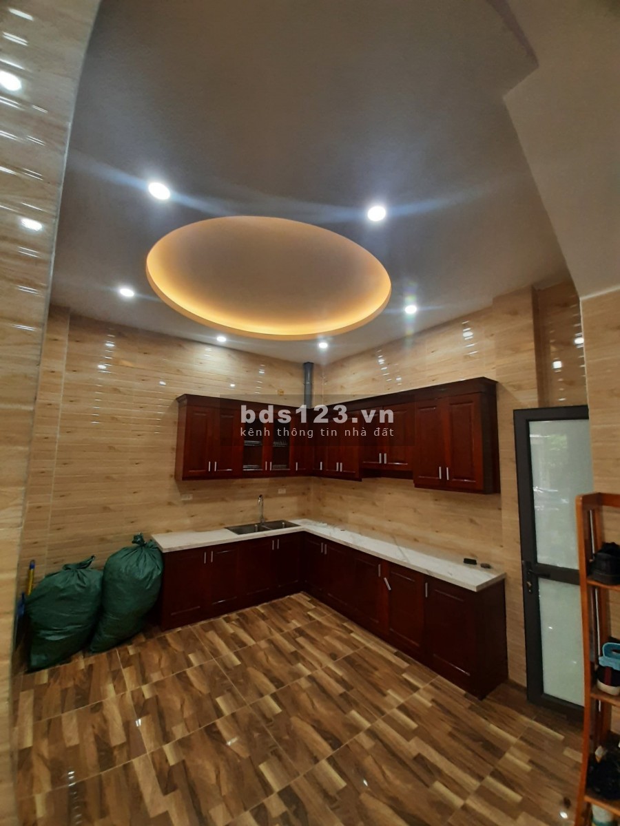 Cần bán gấp nhà KD ô tô Nguyễn Đức Cảnh, Hoàng Mai 48M x 5T chỉ 6,1 tỷ. LH: 0886644228