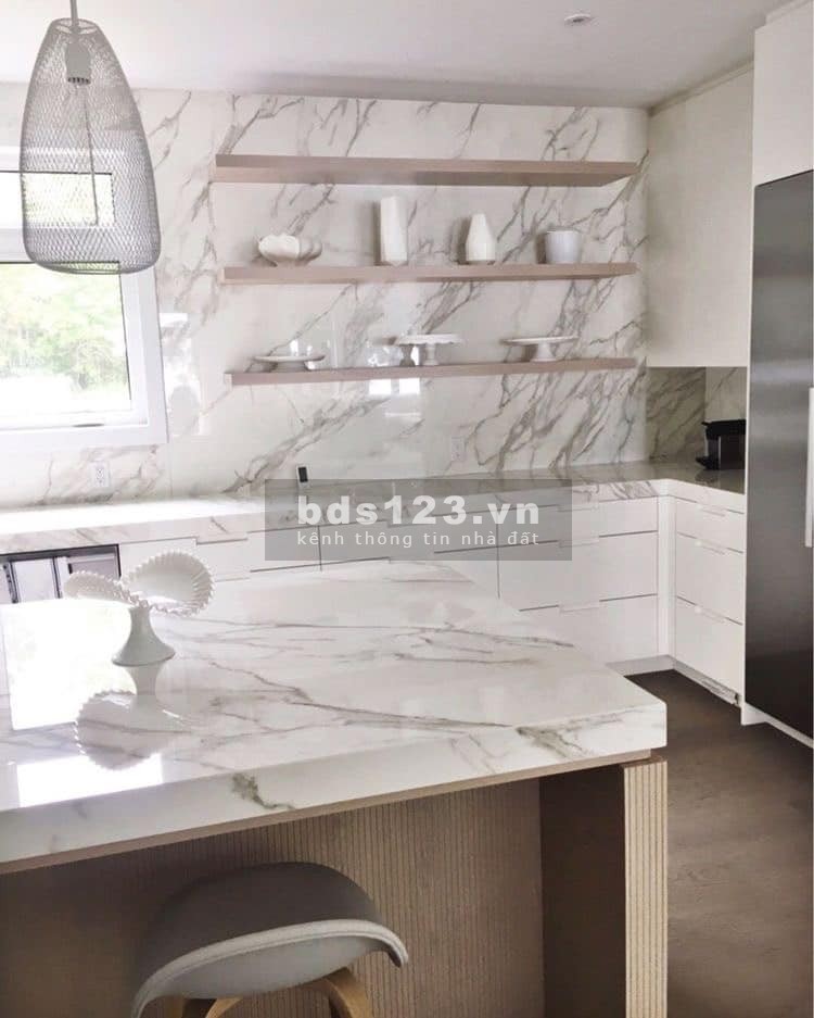 Bán gấp biệt thự nhà vườn khu đô thị Việt Hưng, dtsd 240m2, giá chỉ 130 triệu/m2, sổ sẵn