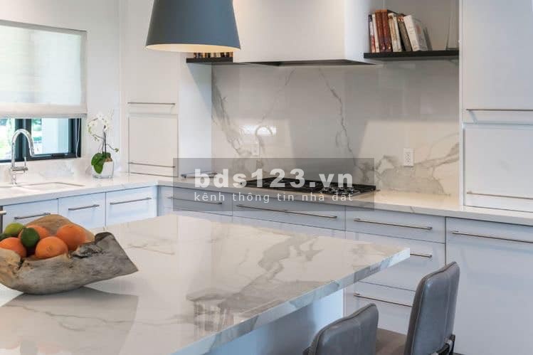 Bán gấp biệt thự nhà vườn khu đô thị Việt Hưng, dtsd 240m2, giá chỉ 130 triệu/m2, sổ sẵn