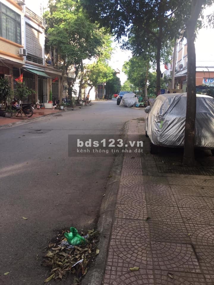 Bán nhà đường Đức Giang, Long Biên 55M2, C4, MT6M, Giá 3.45 tỷ, Ô tô 7C, Phân lô, 2 thoáng.