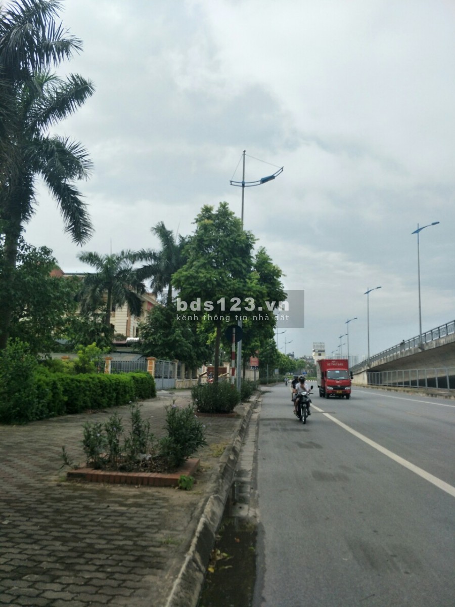 Bán nhà đường Đức Giang, Long Biên 55M2, C4, MT6M, Giá 3.45 tỷ, Ô tô 7C, Phân lô, 2 thoáng.