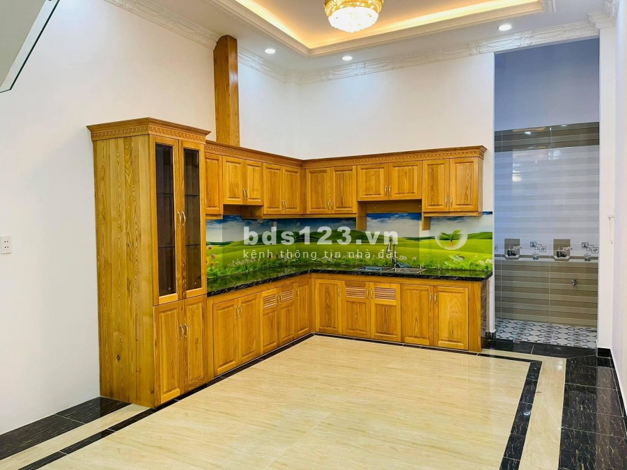 Hot! Lạc Long Quân có nhà cần bán nhà đẹp lung linh ô tô đậu cửa, dtsd 44m2, giá rẻ