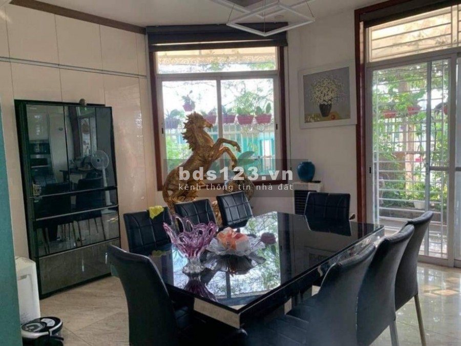 GẤP!!! Bán nhà Nguyễn Sơn, Quận Long Biên 53m2, phân lô ô tô 5.7 tỷ