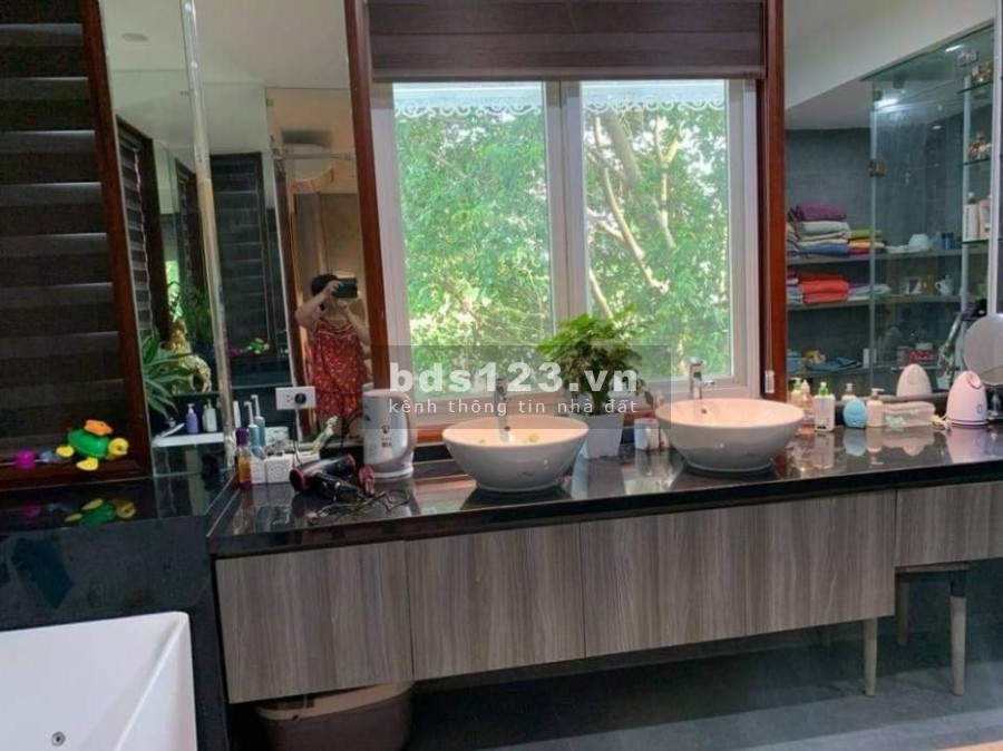 GẤP!!! Bán nhà Nguyễn Sơn, Quận Long Biên 53m2, phân lô ô tô 5.7 tỷ