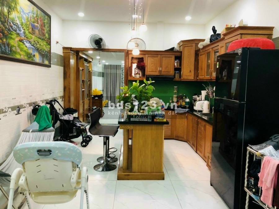Bán nhà hẻm như mặt tiền Nguyễn Kiệm, diện tích 64m2, 5 lầu, sát bên BV 175, giá 9.5 tỷ