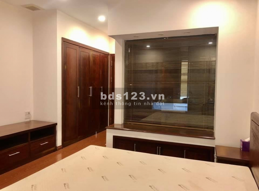 Bán gấp nhà 5 tầng phố Nguyễn Khánh Toàn, Cầu Giấy, dtsd 55m3, ô tô đỗ, giá chỉ 4,5 tỷ