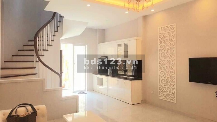 Bán nhà Văn Hương, Đống đa, lô góc, cách phố 20m, nhà 5 tầng đẹp ở luôn, 40m2, 4,35 tỷ
