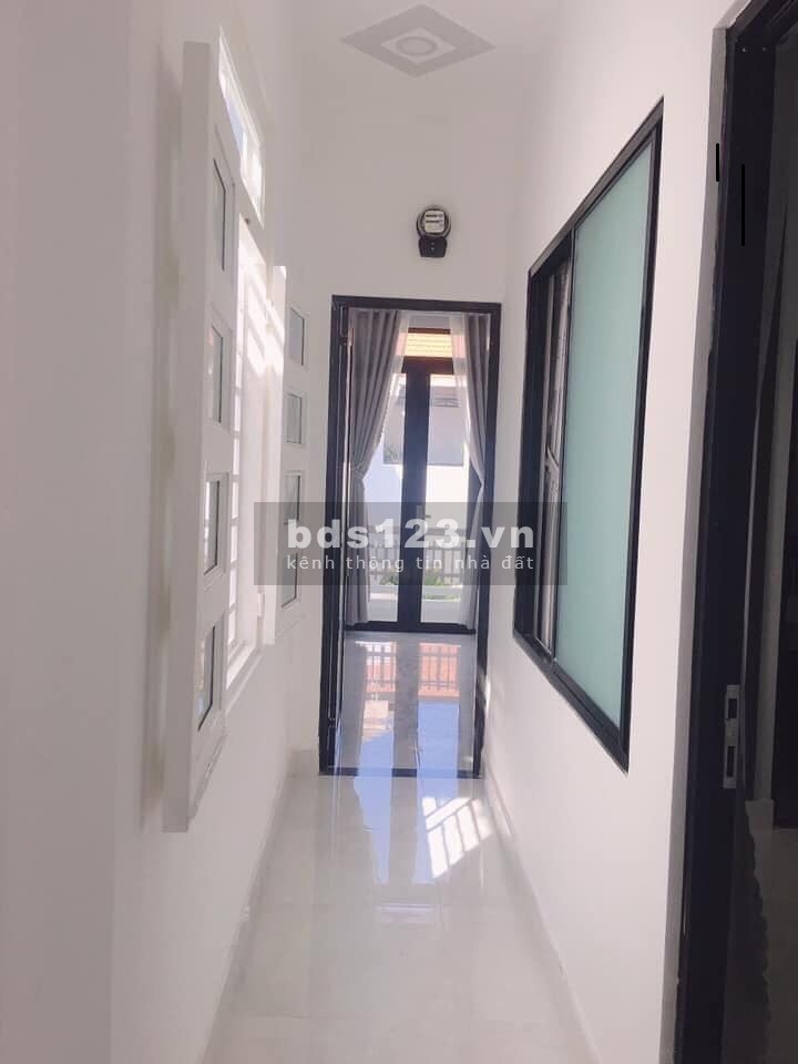 Bán nhà nguyên căn Quận Tân Bình dtsd 100m2 đúc 2 lầu, 3PN, mặt tièn 5m giá chỉ 4.98 tỷ