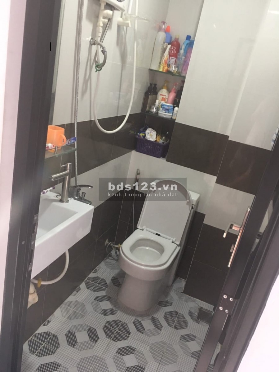 Bán nhà nguyên căn Quận Tân Bình dtsd 100m2 đúc 2 lầu, 3PN, mặt tièn 5m giá chỉ 4.98 tỷ