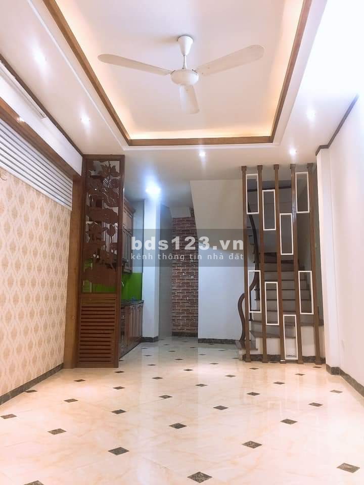 Cần bán nhà đẹp ở ngay Lê Văn Lương, gần ô tô, dtsd 32m2 4 tầng, giá bán nhỉnh 2 tỷ