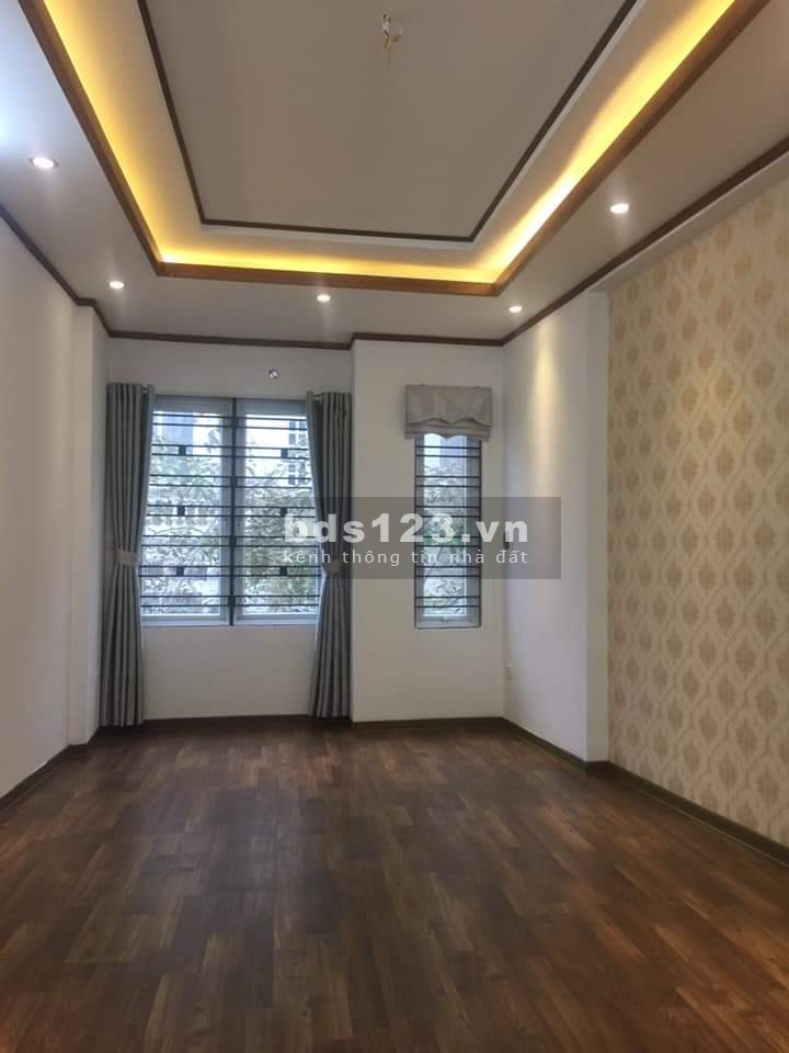 Cần bán nhà đẹp ở ngay Lê Văn Lương, gần ô tô, dtsd 32m2 4 tầng, giá bán nhỉnh 2 tỷ