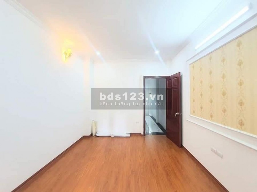 Cần bán bán nhà phố Dương Văn Bé, Hai Bà Trưng, dt 35m2, 4 tầng, giá 3.75 tỷ.