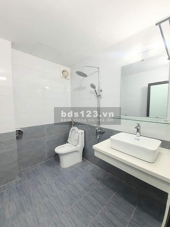 Cần bán bán nhà phố Dương Văn Bé, Hai Bà Trưng, dt 35m2, 4 tầng, giá 3.75 tỷ.
