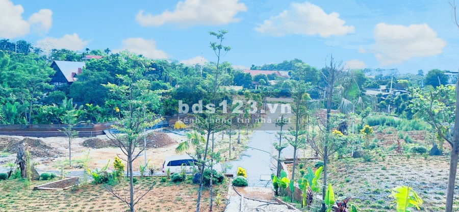 Còn duy nhất 1 lô góc đất nền có 3 mặt thoáng đã có sổ đỏ, dự án vị trí đẹp, tiện ích đủ