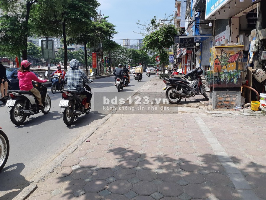 Cần bán nhà riêng dt 42m2, 4 tầng giá 4.1 tỷ, phố Kim Giang, Nguyễn Trãi, Quận Thanh Xuân.
