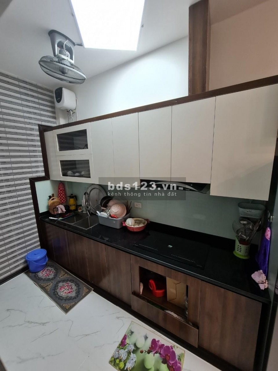 Cần bán nhà riêng dt 42m2, 4 tầng giá 4.1 tỷ, phố Kim Giang, Nguyễn Trãi, Quận Thanh Xuân.