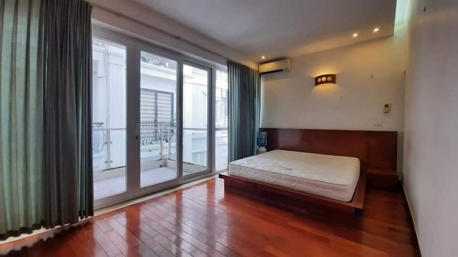 Bán nhà Nguyễn Sơn khu Vip Hàng không ô tô vào nhà kd 10 triệu/tháng, dt 102m2, 4 tầng, giá 8.5 tỷ