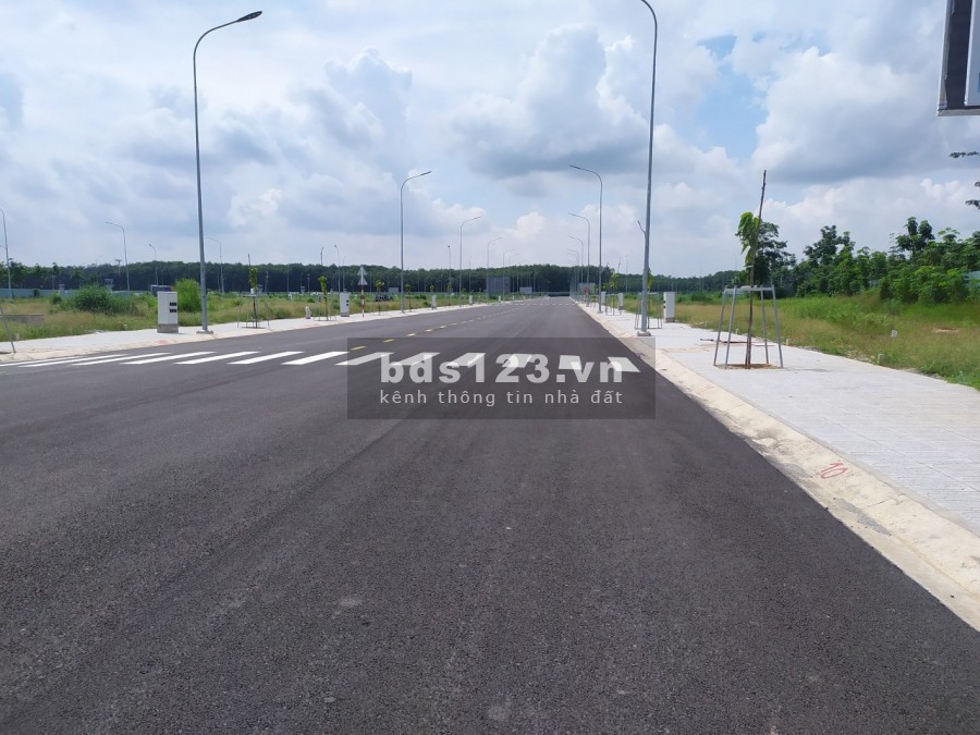 Bán gấp lô đất ngay thành phố mới sổ hồng riêng diện tích sử dụng 100m2, giá bán 1ty3